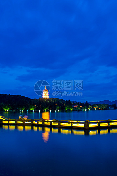 浙江省杭州西湖雷锋塔夜景图片