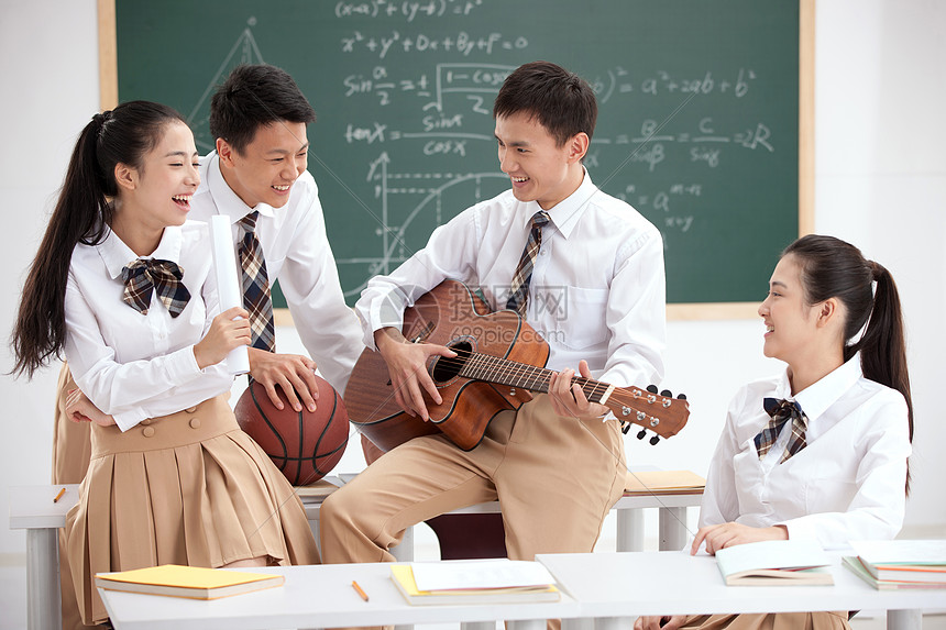 中学生高清图片下载-正版图片507632262-摄图网