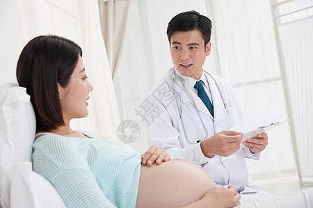 医生给孕妇做检查背景图片
