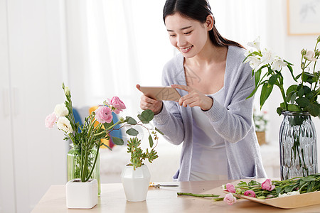 青年女人的家庭生活图片