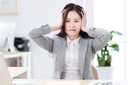 发狂的商务女人背景图片