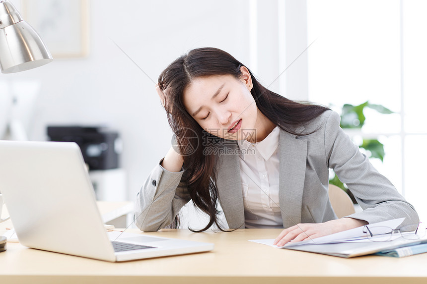 疲劳的商务女人图片