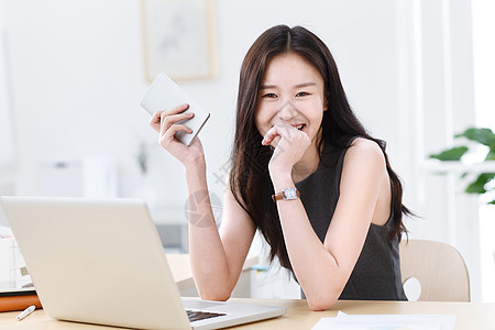 商务女人在办公室图片