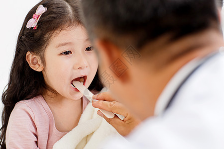 小女孩看牙医图片