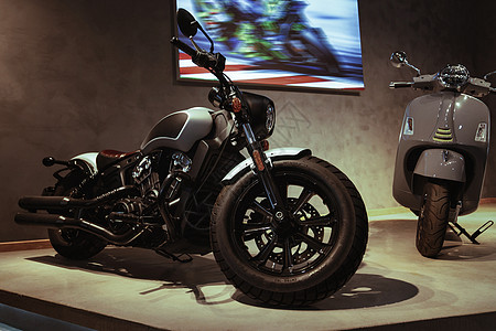 展厅内的摩托车图片