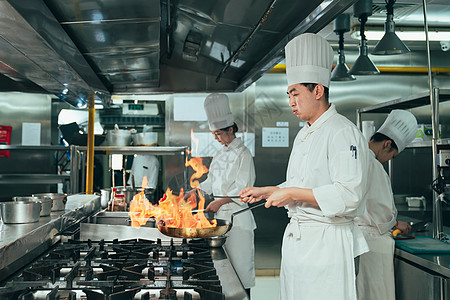 美食团队后厨内的专业厨师团队烹饪美味佳肴背景