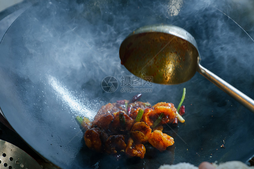 烹饪美味佳肴炒菜颠勺图片