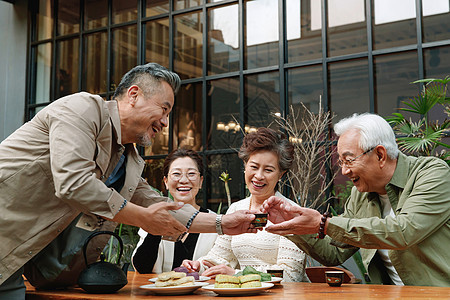 中老年人喝茶聊天图片