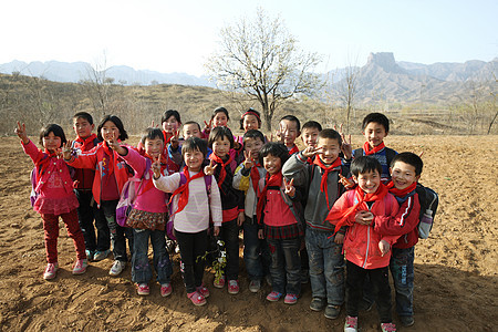 乡村小学生图片