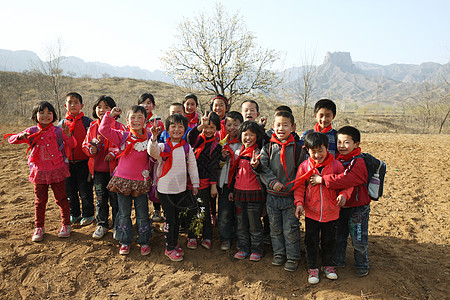 乡村小学生图片