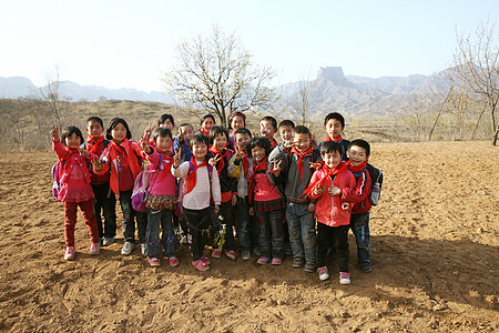 乡村小学生图片