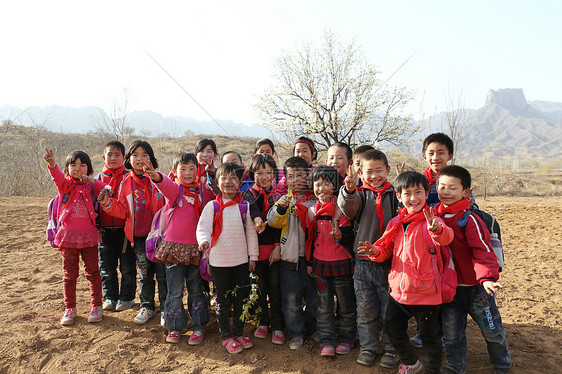 乡村小学生图片