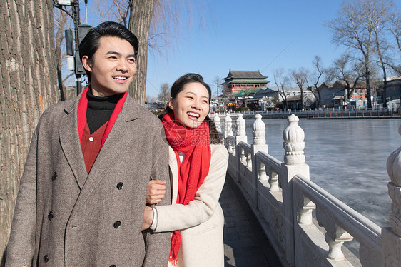 旅行中的浪漫夫妻图片