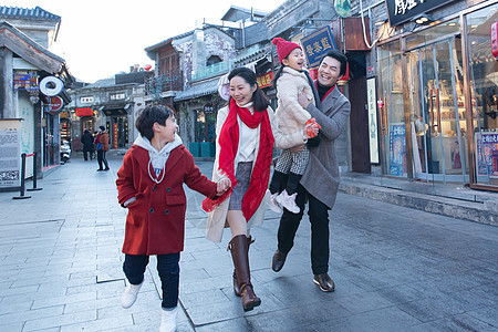 幸福的一家人逛街图片