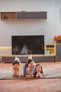 幸福家庭在客厅图片