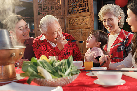 幸福东方家庭过年聚餐高清图片