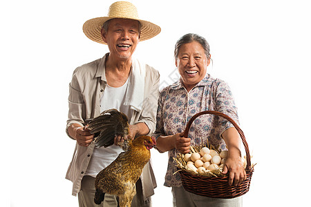 农民夫妇拿着家禽和鸡蛋高清图片