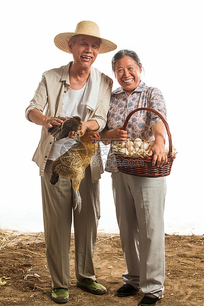农民夫妇拿着家禽和鸡蛋图片