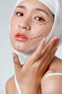 青年女人做面部整形手术图片