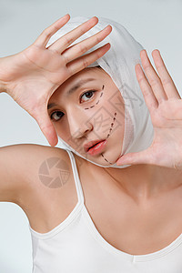 青年女人做面部整形手术图片