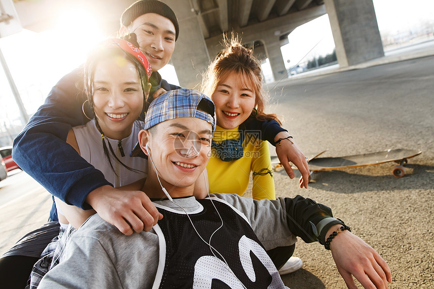 年轻新星闪耀西甲舞台多位00后球员崭露头角成球队核心