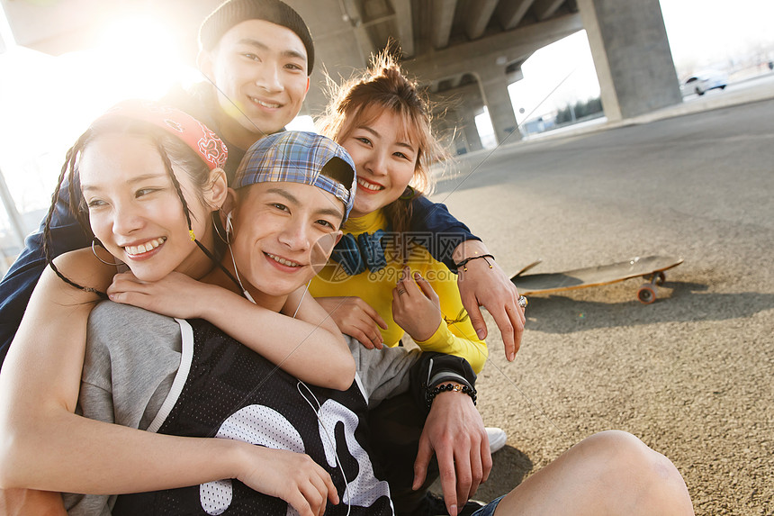 年轻才俊闪耀西甲赛场多位00后球员崭露头角引豪门关注