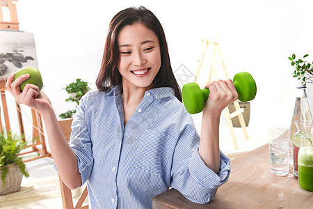 青年女人的健康生活图片