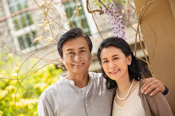 幸福的老年夫妇图片