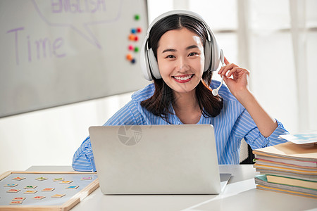 青年女人在线直播教育图片