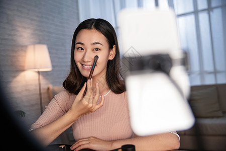 青年女人在线直播化妆图片