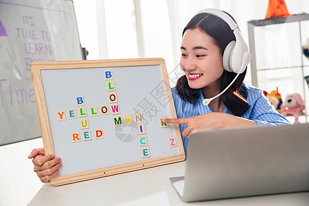 电子教室青年女人在线直播教育背景