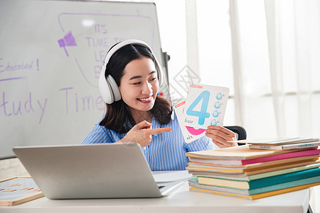 青年女人在线直播教育图片