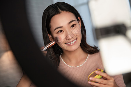 网红大咖培训青年女人在线直播化妆背景