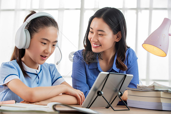 老师和学生一对一在线教育图片