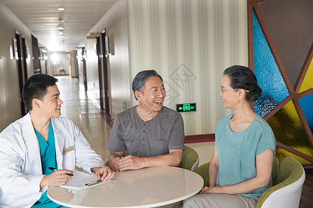 医生和患者谈话图片