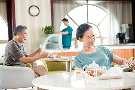 餐厅工作人员老年人在医院食堂用餐背景