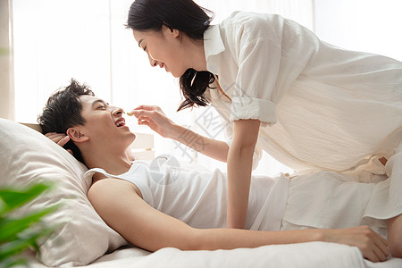 2023-06-26情侣接吻床上图片男女情侣甜蜜实拍图片男女情侣亲密男女