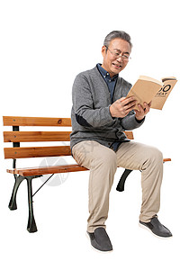 白色背景上的书坐在长椅上的老人看书背景