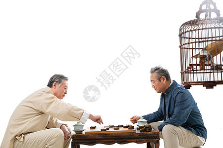 两位老年朋友下象棋图片