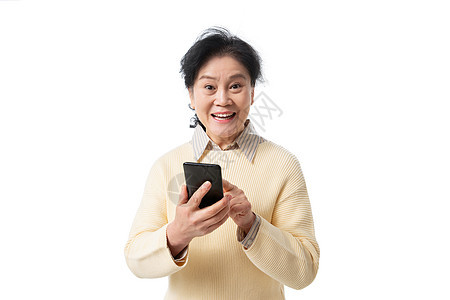 快乐的老年人拿着手机图片