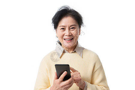 拿着手机的快乐老年人图片