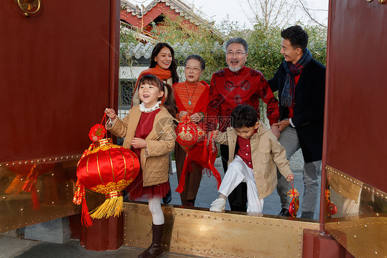 幸福的大家庭庆祝新年图片