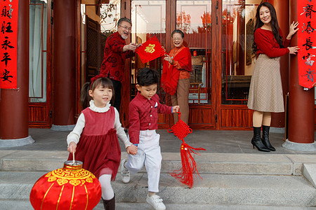 快乐儿童追逐嬉戏庆新年背景图片