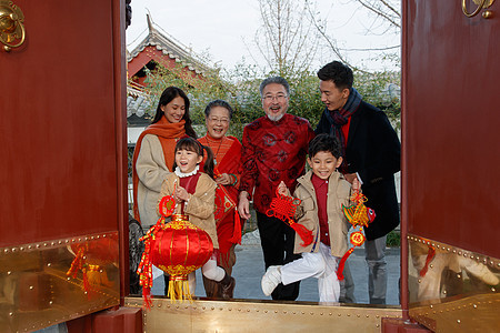 幸福的大家庭庆祝新年图片