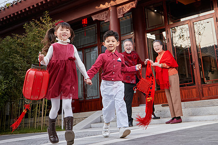 快乐儿童追逐嬉戏庆新年背景图片