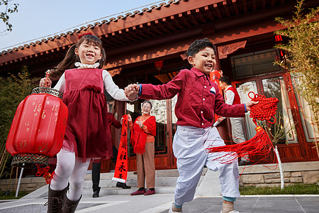 快乐儿童追逐嬉戏庆新年背景图片