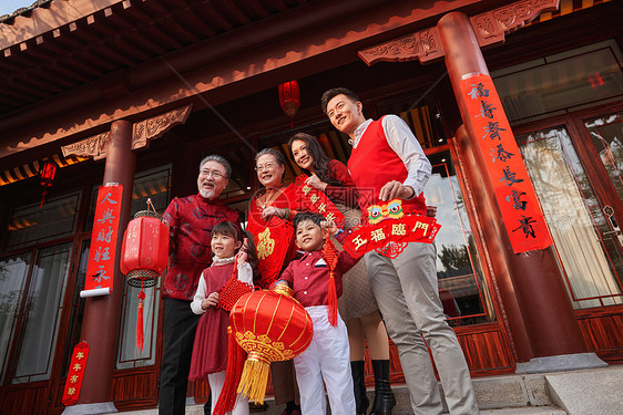 幸福的大家庭庆贺新年图片