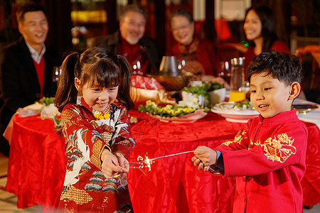 快乐家庭庆祝新年图片