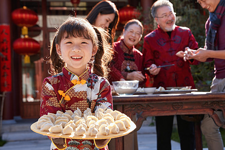 新年活动幸福的家庭过年包饺子背景