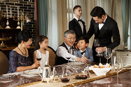 名门望族家庭聚餐图片